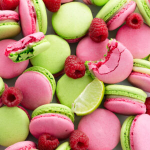 Málna lime macaron – SUGAR! Cukrászda