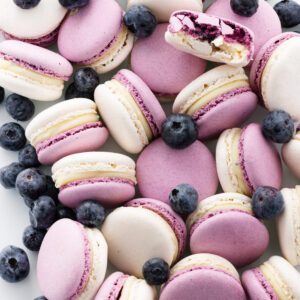 Áfonyás sajttortás macaron – SUGAR! Cukrászda