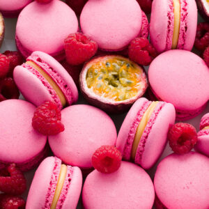 Maracujás málnás macaron – SUGAR! Cukrászda